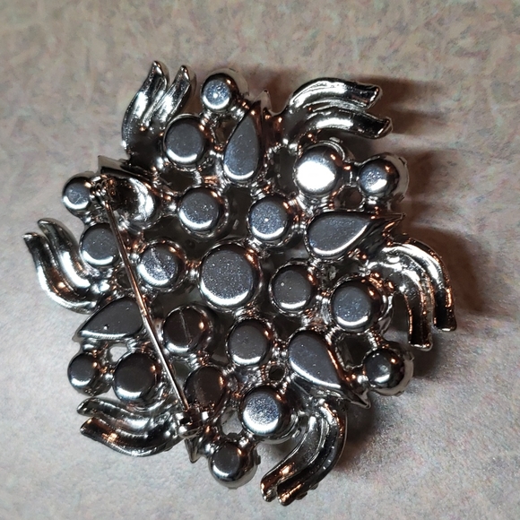 Beautiful crystal brooch - Picture 4 of 5